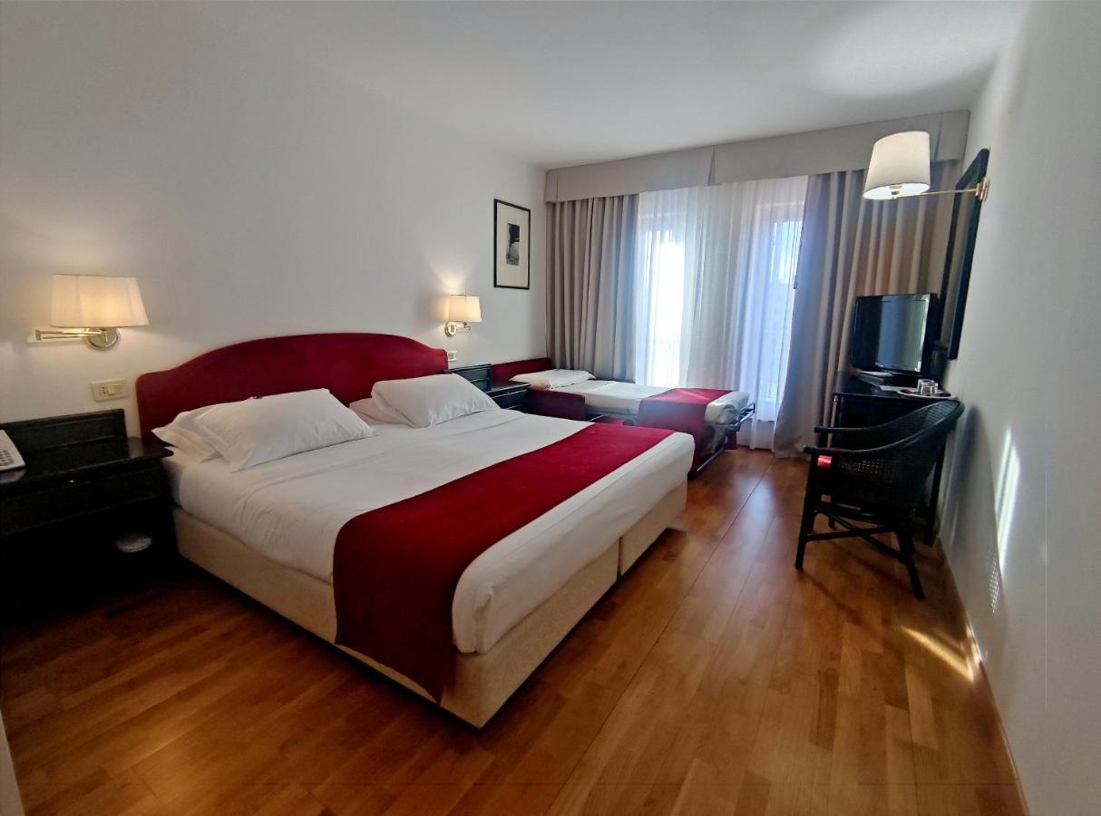 Hotel Hannover Grado Bagian luar foto