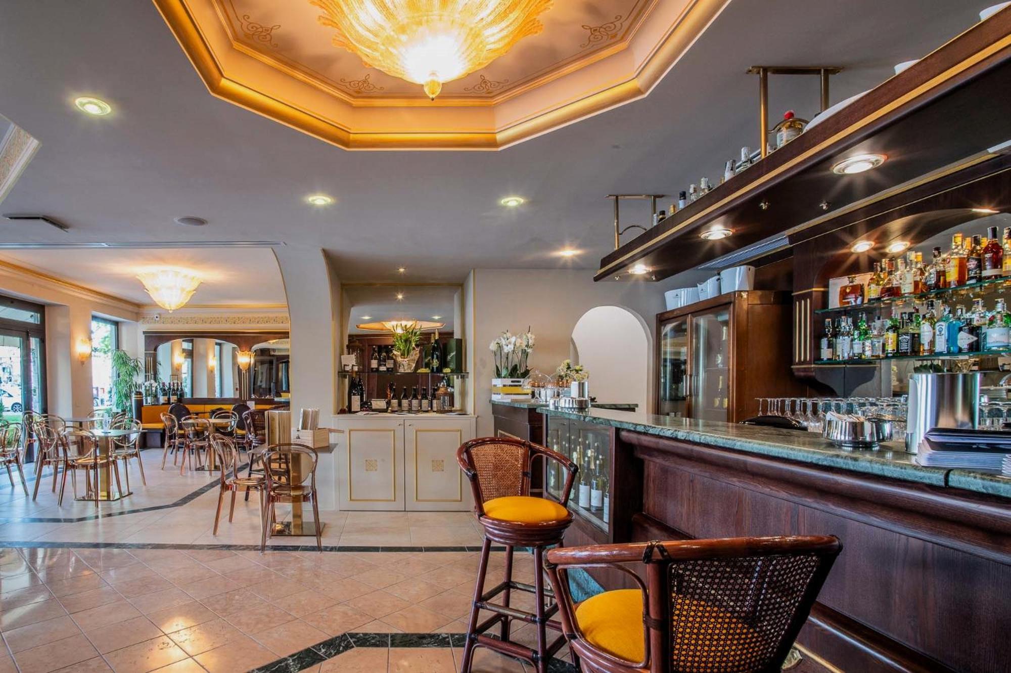 Hotel Hannover Grado Bagian luar foto