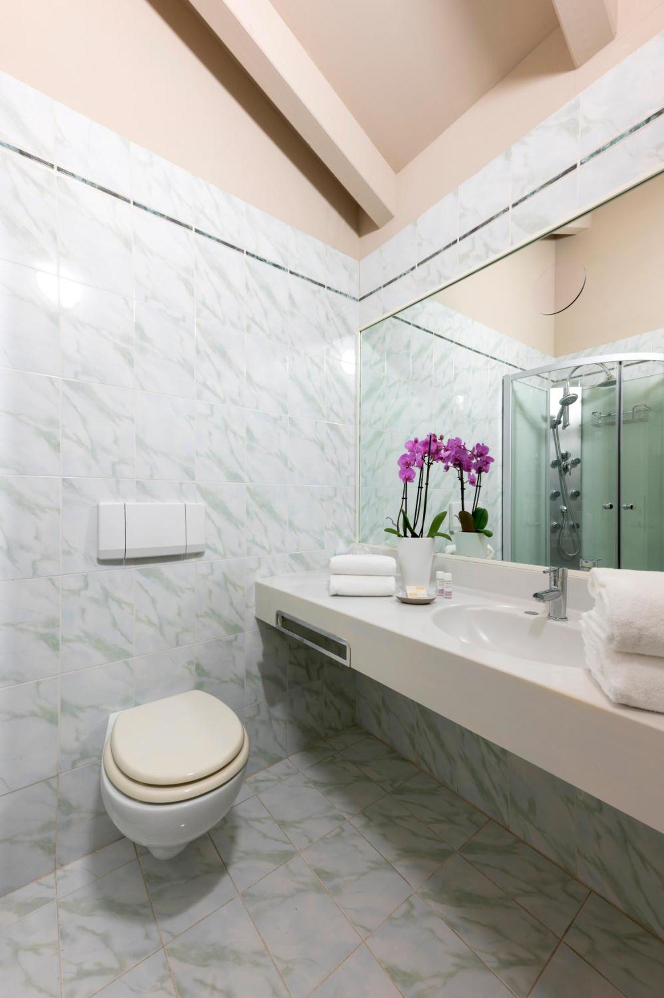 Hotel Hannover Grado Bagian luar foto