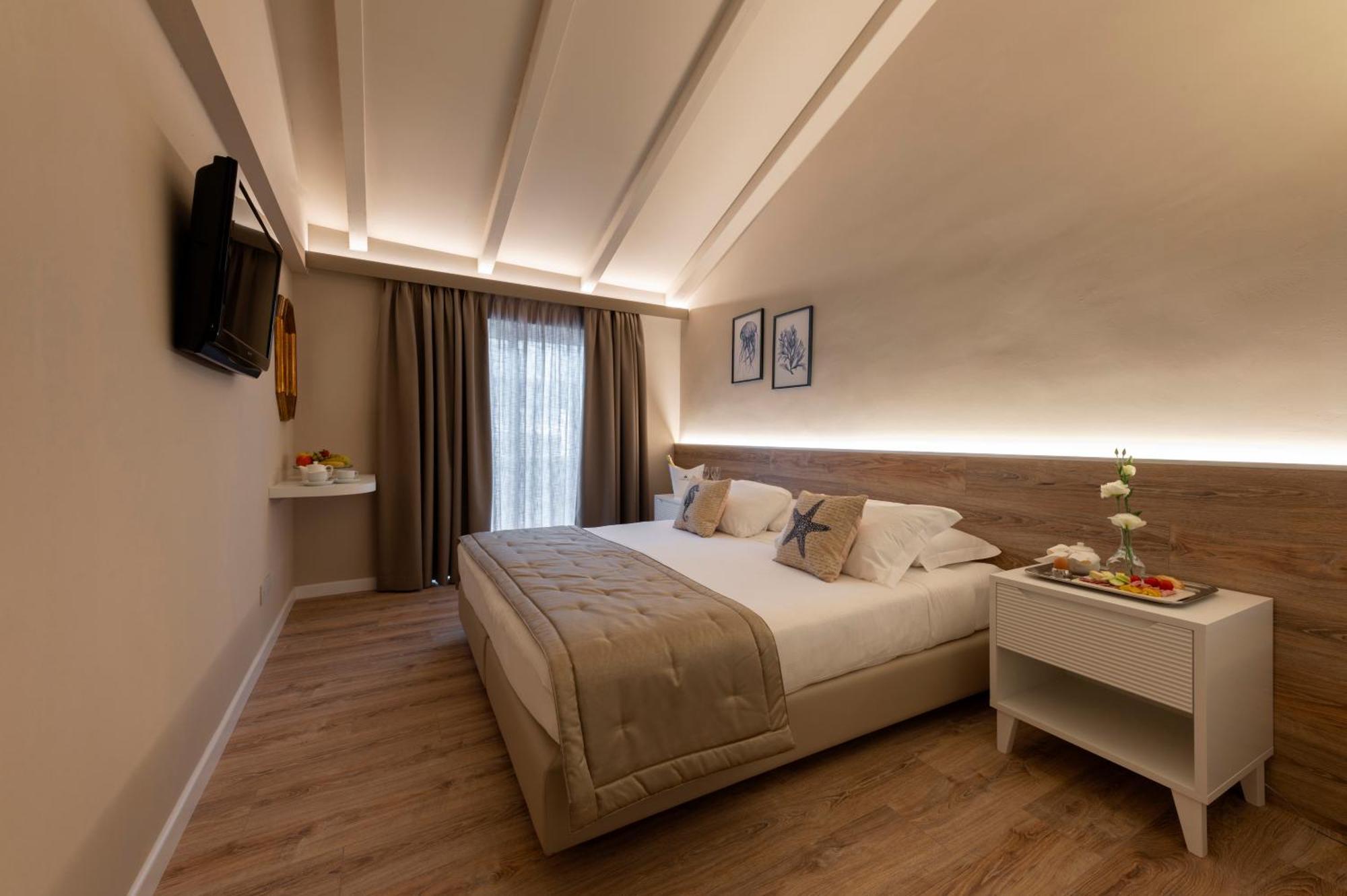 Hotel Hannover Grado Bagian luar foto