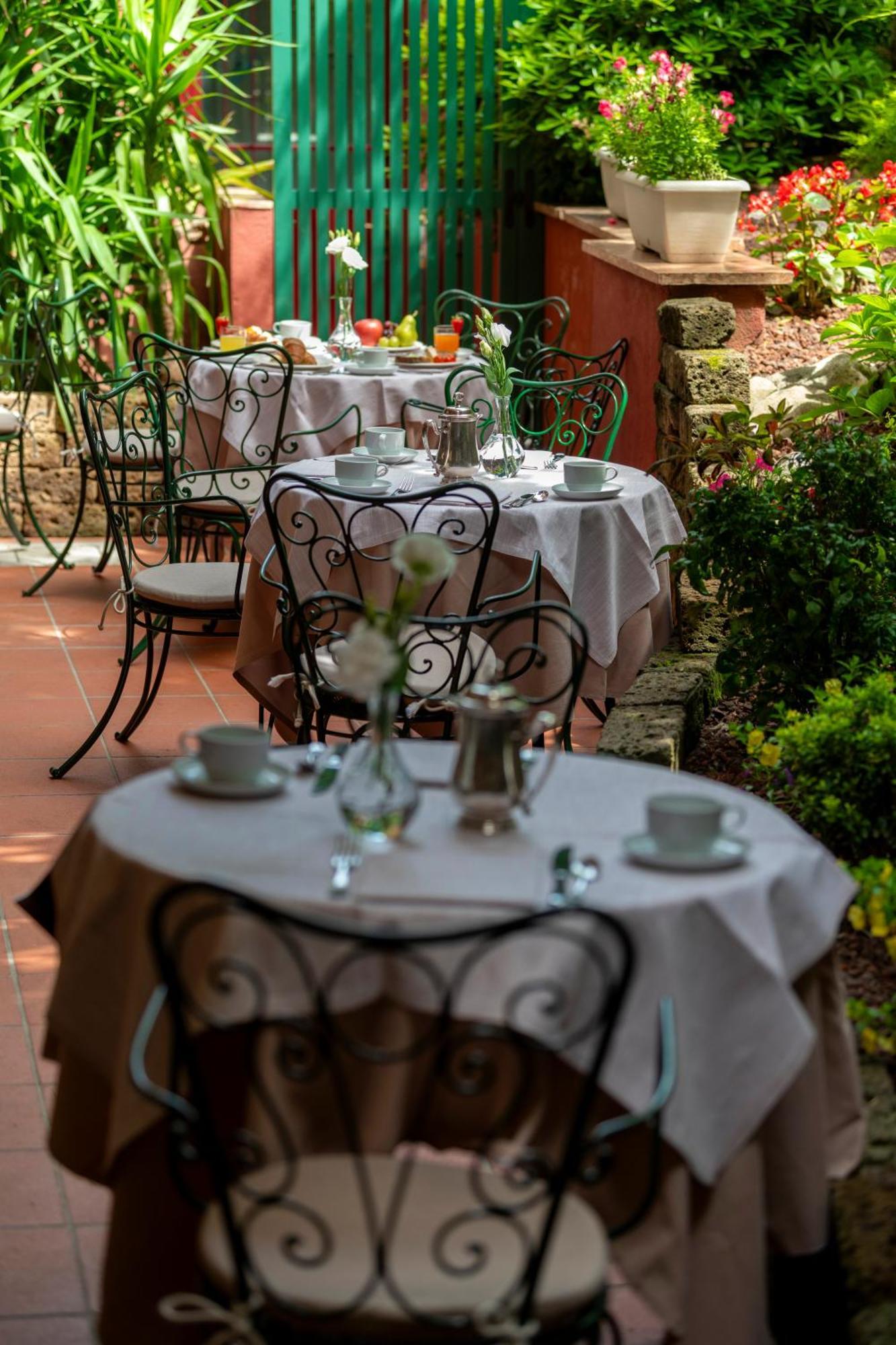 Hotel Hannover Grado Bagian luar foto