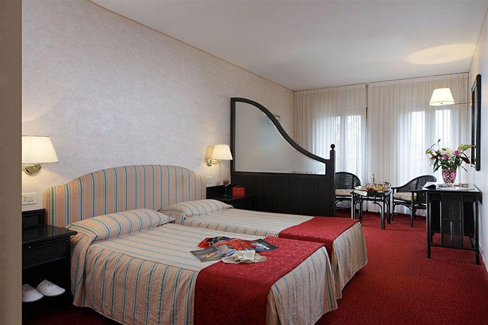 Hotel Hannover Grado Bagian luar foto