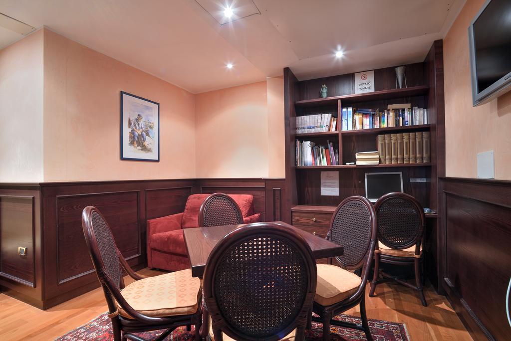 Hotel Hannover Grado Bagian luar foto